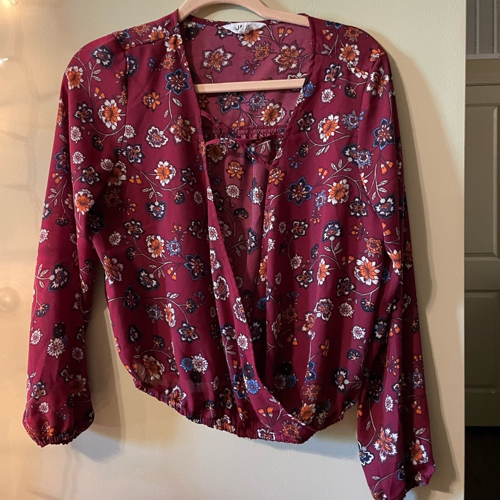 Women’s blouse with an open front